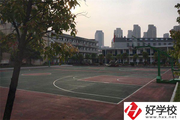 長(zhǎng)沙醫(yī)衛(wèi)技校有哪些？辦學(xué)條件怎么樣？