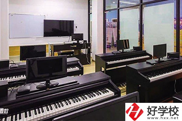 邵陽市中南理工職業(yè)技術(shù)學校鋼琴室