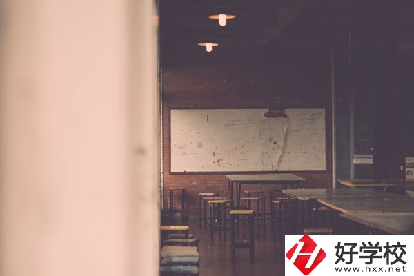 懷化市商貿(mào)經(jīng)濟(jì)管理學(xué)校好不好？宿舍怎么樣？