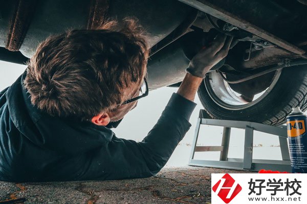 湖南省經(jīng)濟(jì)貿(mào)易職業(yè)中專學(xué)校汽車維修值得學(xué)嗎？