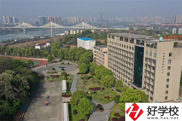 在衡陽學(xué)護理有職校推薦嗎？護理專業(yè)好就業(yè)嗎？