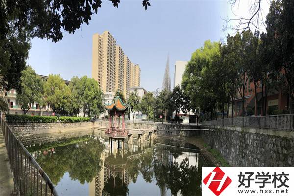 邵陽工業(yè)學(xué)校的地址在哪里？有哪些乘車路線？