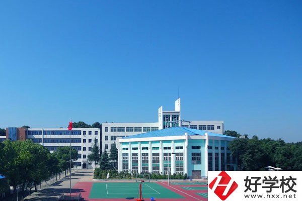 岳陽市中岳經(jīng)貿(mào)職業(yè)技術(shù)學(xué)校是公辦還是民辦？學(xué)費(fèi)貴嗎？