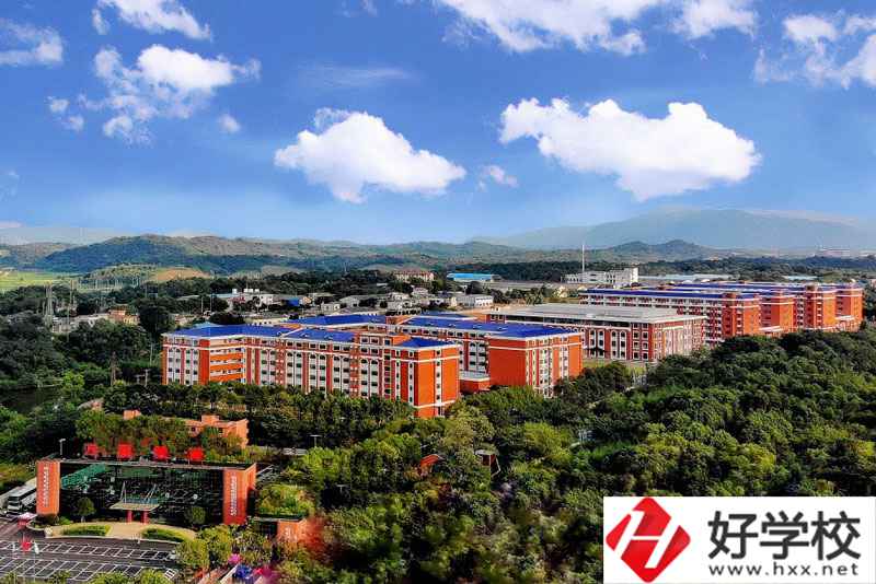 長(zhǎng)沙醫(yī)學(xué)中專學(xué)校地址在哪？環(huán)境好不好？