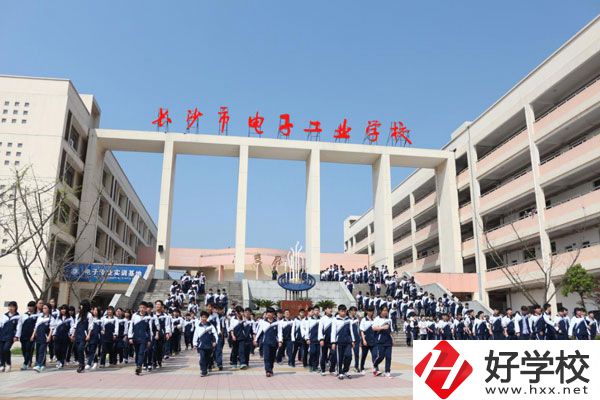 長沙電子工業(yè)學(xué)校有哪些特色專業(yè)？