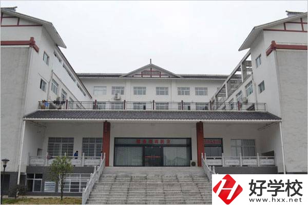 湖南學(xué)旅游專業(yè)有就業(yè)前景嗎？有哪些學(xué)?？梢酝扑]？