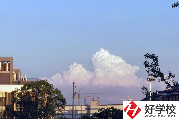 株洲鐵路機(jī)電職業(yè)技術(shù)學(xué)校怎么樣？是公立的還是私立的？