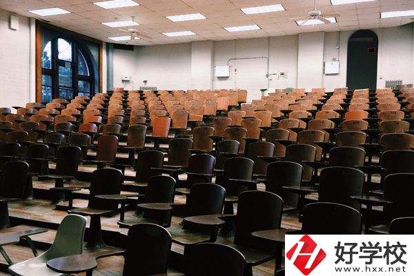 婁底市藝術職校專業(yè)適合女生嗎？就業(yè)前景好嗎？