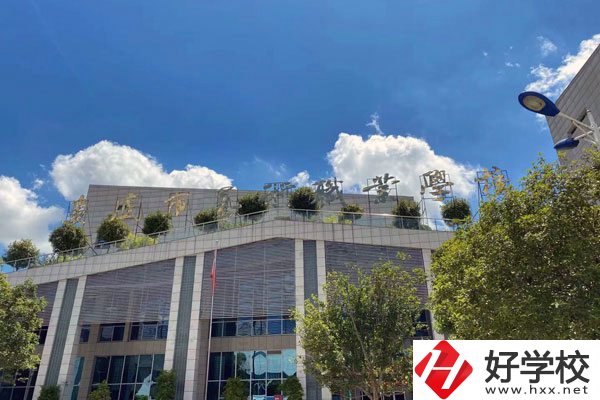婁底市藝術(shù)職業(yè)學校有哪些特色專業(yè)？