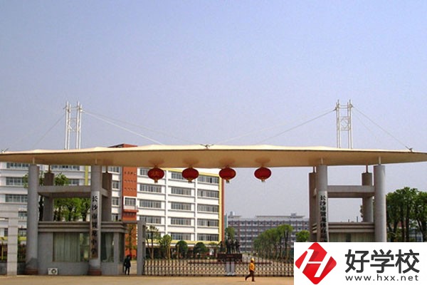 長沙市賀龍?bào)w育運(yùn)動(dòng)學(xué)校有什么專業(yè)？就業(yè)情況如何？