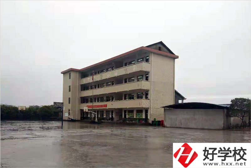 張家界僑輝技術(shù)學(xué)校宿舍情況怎樣？值不值得報(bào)？