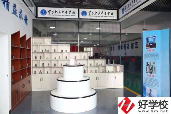 寧鄉(xiāng)縣職業(yè)中專學(xué)校錄取線是多少？學(xué)費(fèi)標(biāo)準(zhǔn)是多少？