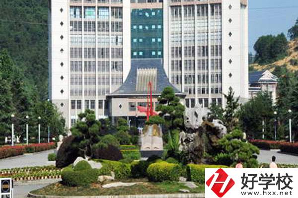 湘西州經(jīng)濟(jì)貿(mào)易學(xué)校是民辦還是公辦的？學(xué)校設(shè)施如何？