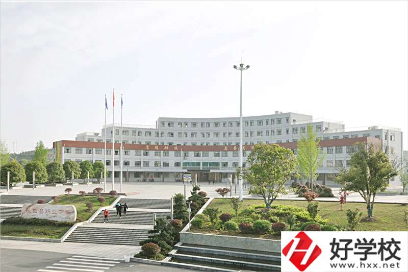 隆回縣職業(yè)中專學(xué)校宿舍條件怎么樣？地址在哪里？