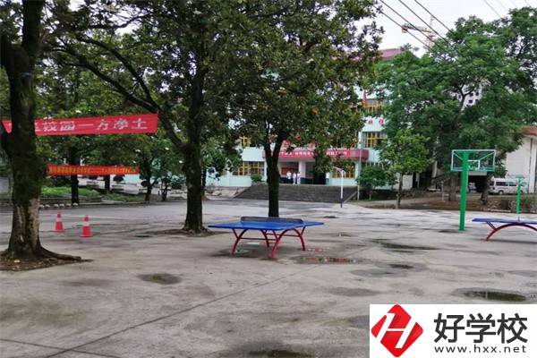 湘西有高鐵中專嗎？高鐵專業(yè)怎么樣？