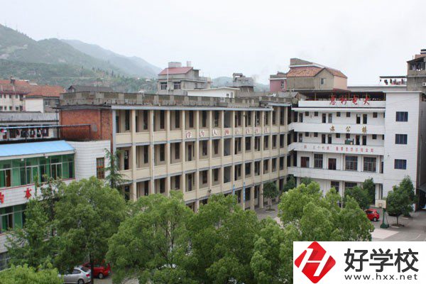 想在張家界學(xué)幼兒保育專業(yè)，看看這所學(xué)校