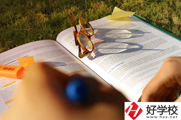 婁底職業(yè)技術(shù)學(xué)院有哪些專業(yè)？學(xué)費(fèi)貴不貴？