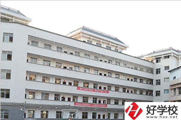 懷化有學(xué)習(xí)護理專業(yè)的中專學(xué)校嗎？學(xué)制是幾年？