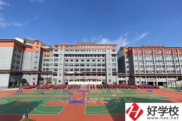 湖南懷化商業(yè)學校是中專嗎？學校環(huán)境好不好？