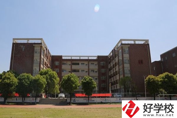 湖南辦學(xué)條件最好的技校是哪三所？上技校有用嗎？