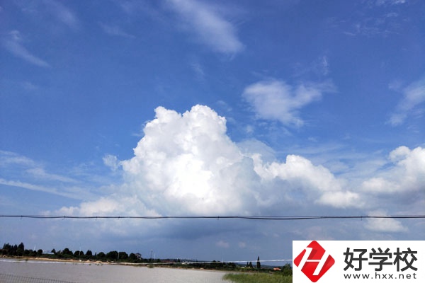 婁底市衛(wèi)生學(xué)校有哪些專業(yè)？就業(yè)方向如何？