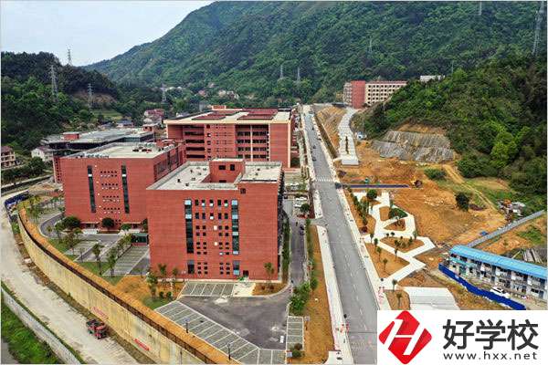 安化縣職業(yè)中專學(xué)校有哪些特色專業(yè)？