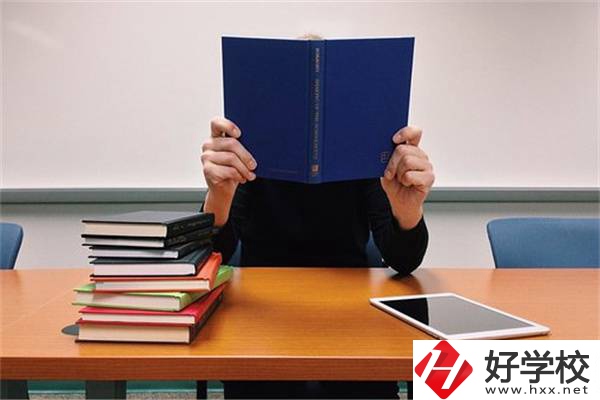 湖南初中畢業(yè)成績非常差選什么學校好？還有前途嗎？