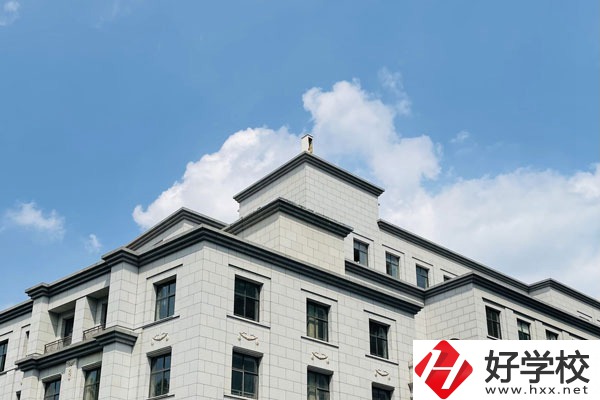 麻陽苗族自治縣職業(yè)學校宿舍和食堂環(huán)境怎么樣？