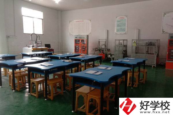 湘西涉外經(jīng)濟職業(yè)學校辦學條件怎么樣？有哪些特色專業(yè)？