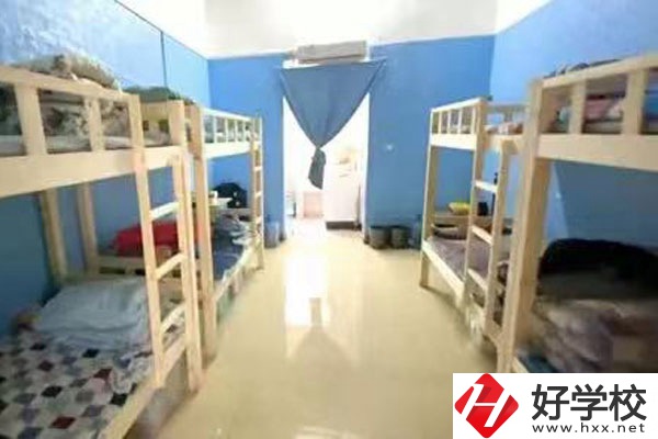 湖南省體育運(yùn)動(dòng)學(xué)校的辦學(xué)條件怎么樣？