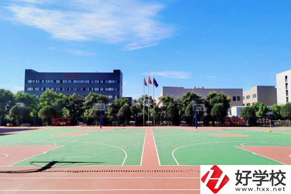 想學(xué)新媒體運(yùn)營專業(yè)，長沙有合適的中職學(xué)校嗎？
