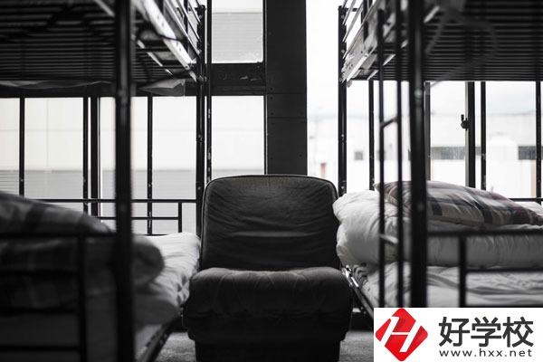 桂東縣職業(yè)技術(shù)教育學(xué)校招生辦電話是多少？