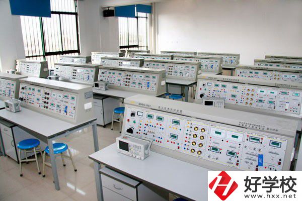 桃源縣武陵職業(yè)技術(shù)學校實訓室