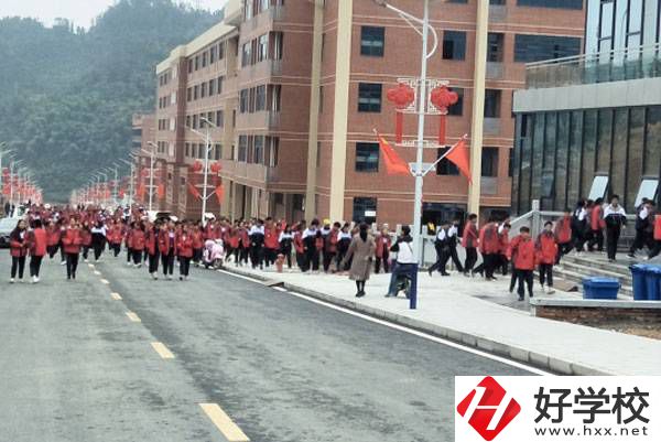 安化縣職業(yè)中專學校專業(yè)有哪些，師資情況怎么樣？