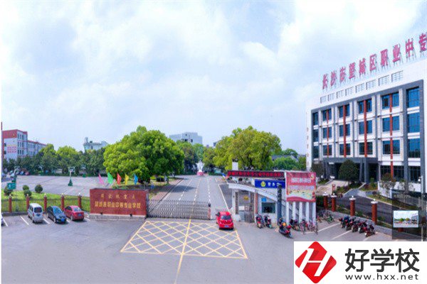 長沙市望城區(qū)職業(yè)中等專業(yè)學(xué)校收費(fèi)標(biāo)準(zhǔn)如何？