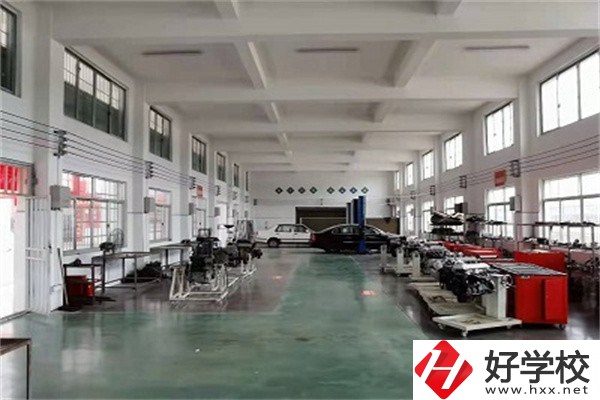 婁底重點(diǎn)中專有哪些？好進(jìn)嗎？