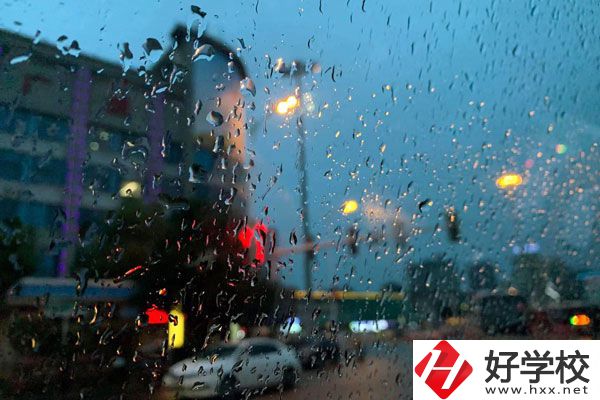 想學(xué)醫(yī)學(xué)專業(yè)，湖南有哪些中職學(xué)?？梢赃x?