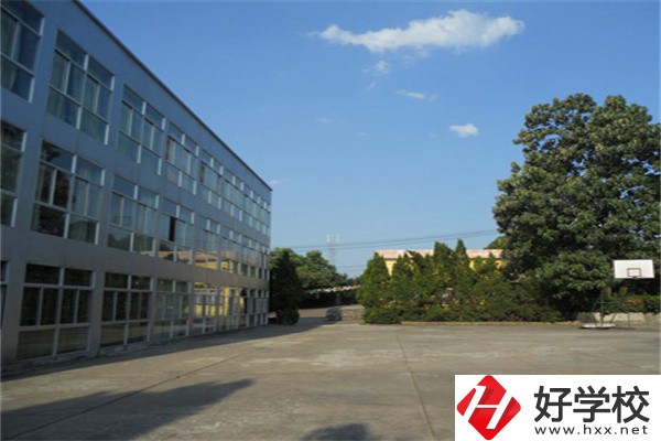 邵陽什么職校能學(xué)服裝設(shè)計？有什么報名方法？