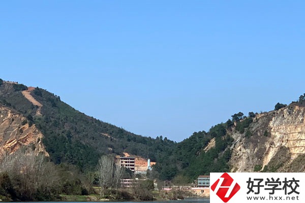 婁底市衛(wèi)生學校設施設備怎么樣？師資力量如何？