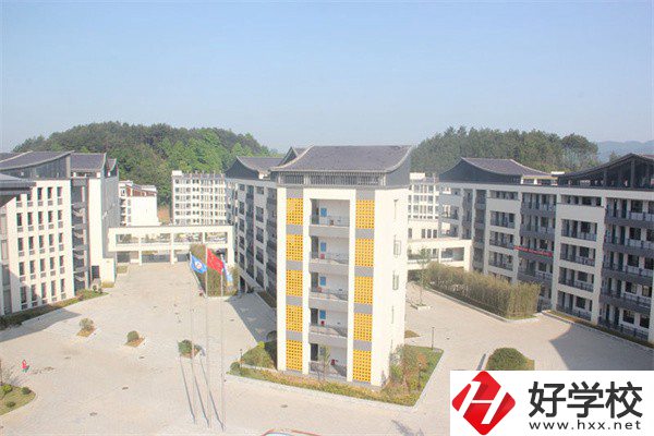 懷化有少數(shù)民族特色的中職有哪些？辦學(xué)條件怎么樣？