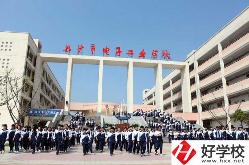 長沙市電子工業(yè)學(xué)校值得去嗎？實(shí)訓(xùn)條件怎么樣？